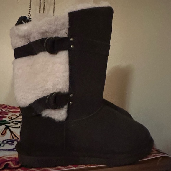 Bearpaw Boots brand new. Size 10 - Picture 2 of 3